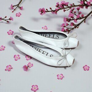 Pinwheels White Leather Ballet Flats Bow Detail Women 8.5 B New Without Box